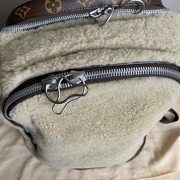 Louis Vuitton Marc Newson Sherling Fleece Backpac - Picture 13 of 16
